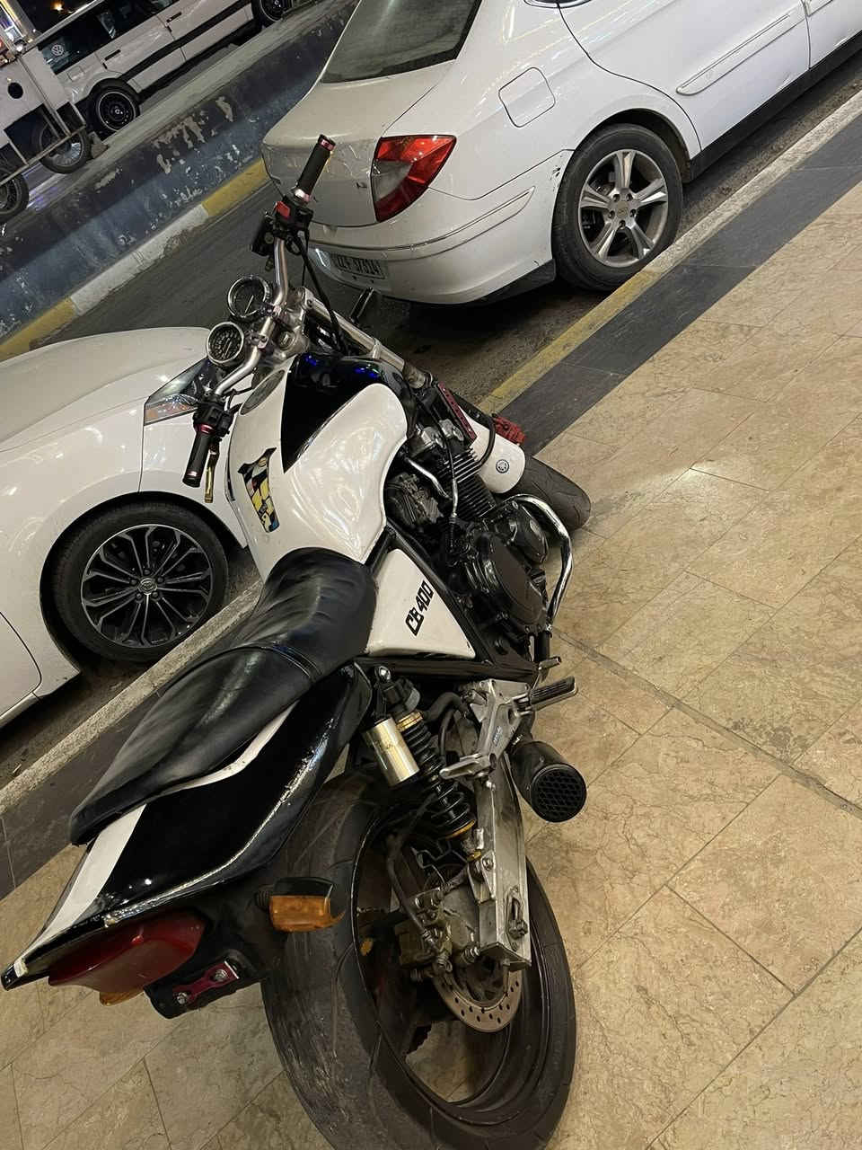 سلام عليكم
Cb400

محرك مفتوح 

بس بشرط كاتم اي صوت مشكله مابي 

شلعه  مازبوط

مكان كركوك روناكي

سعر ١٠ بي مجال 

***********
