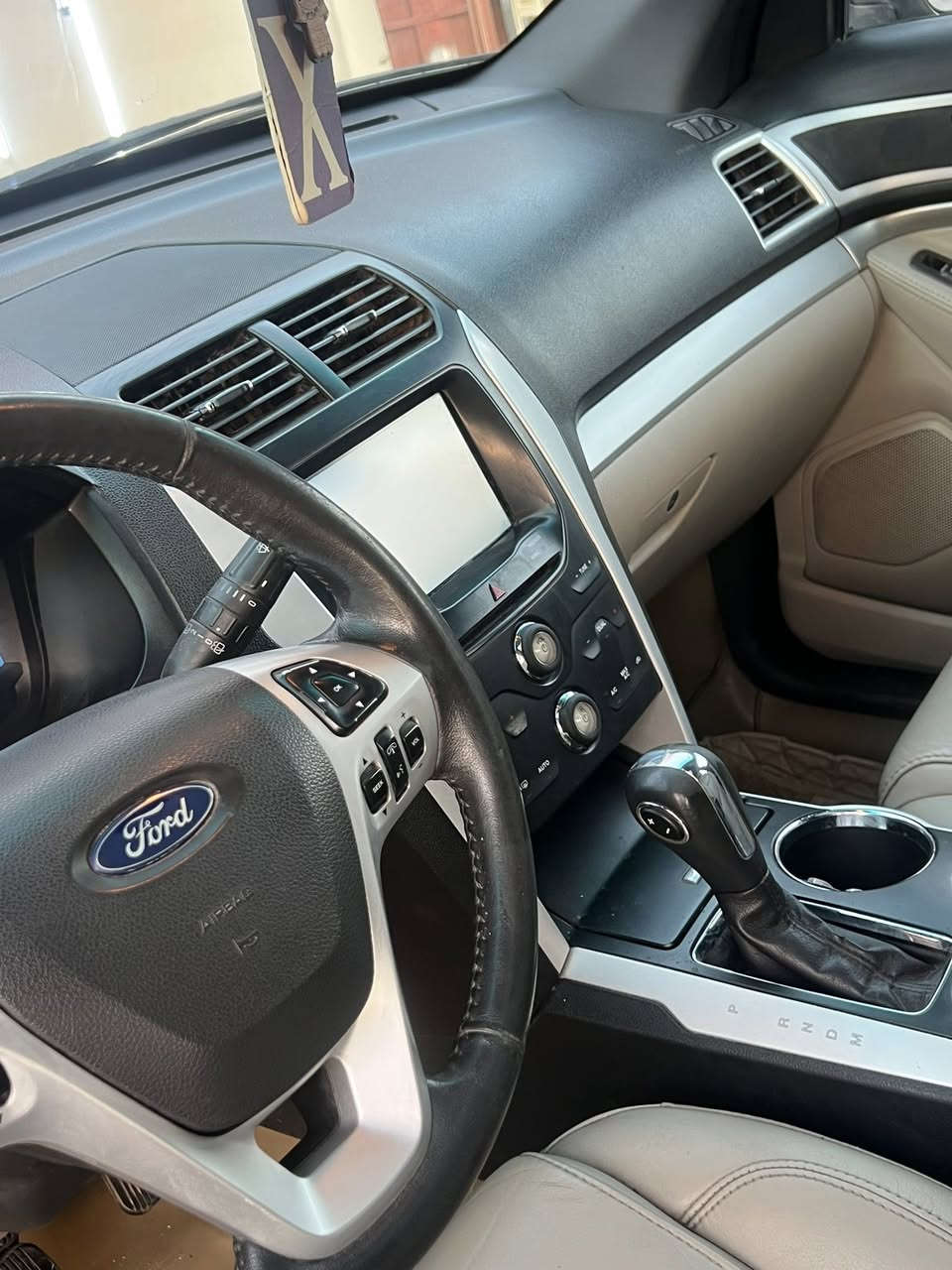 السلام عليكم فورت اكس بلاور 2014
فول كفاله عامه حته من الرصعه كفاله عامه كفاله عامه ماشيه 100 بلاكارتون جلد بنراما كشن كهرباء منضمومه زنون تخم تاير حداديه جاهزه للخير 160 وبيه مجال ***********

رقم كربلاء بسمي شخصيا مكان السياره سماوه 
7 راكب
