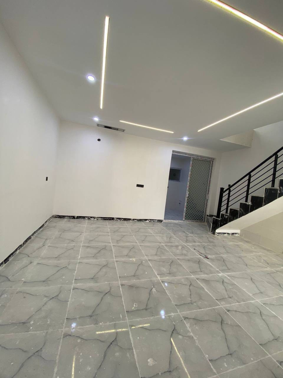 بيتين زيروو للبيع #مقابل_حديقه
بمساحة ١٢٥متر
يتكون من 
٤غرف نوم 
صاله ٢
استقبال 
مطبغ حار بارد 
للاستفسار :-

***********
***********
**************
في حال لم يتوافق العقار مع رغبتكم او لم يكن بقدر امكانيتكم زوروا موقعنا على تلكرام للتصفح على اكثر عدد من العقارات المتوفرة•https://t.me/mohamedaqarat1

8 دفاتر ونص
