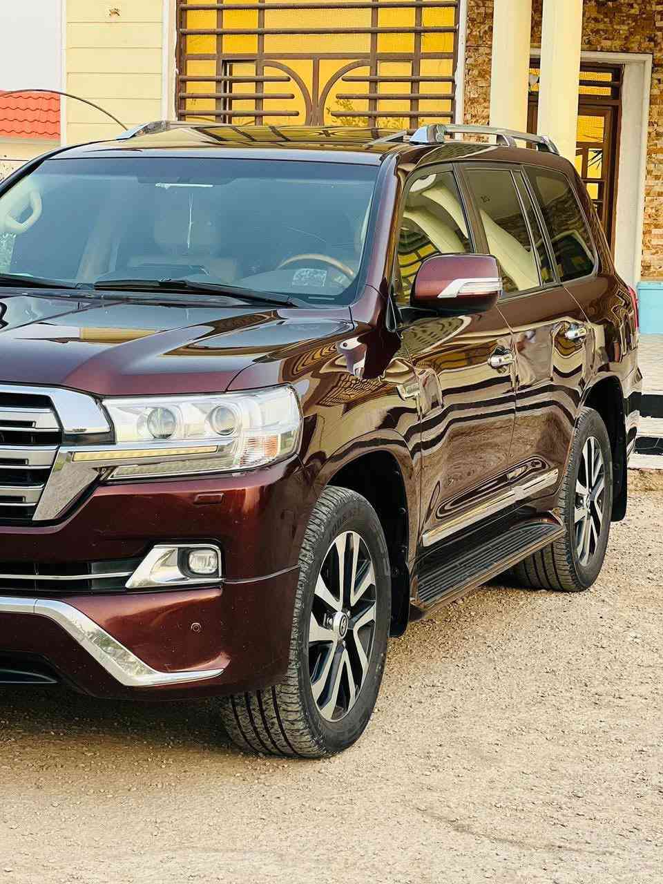 السلام عليكم 
لاندكروز ٢٠١٧ 
بريم 
مواصفات بريم معروف 
كفاله عامه 
باسمي 
تحويل مباشر 
جديده بمعنى الكلمة السياره استخدام أيد واحد 
مكاني بابل محاويل ***********
