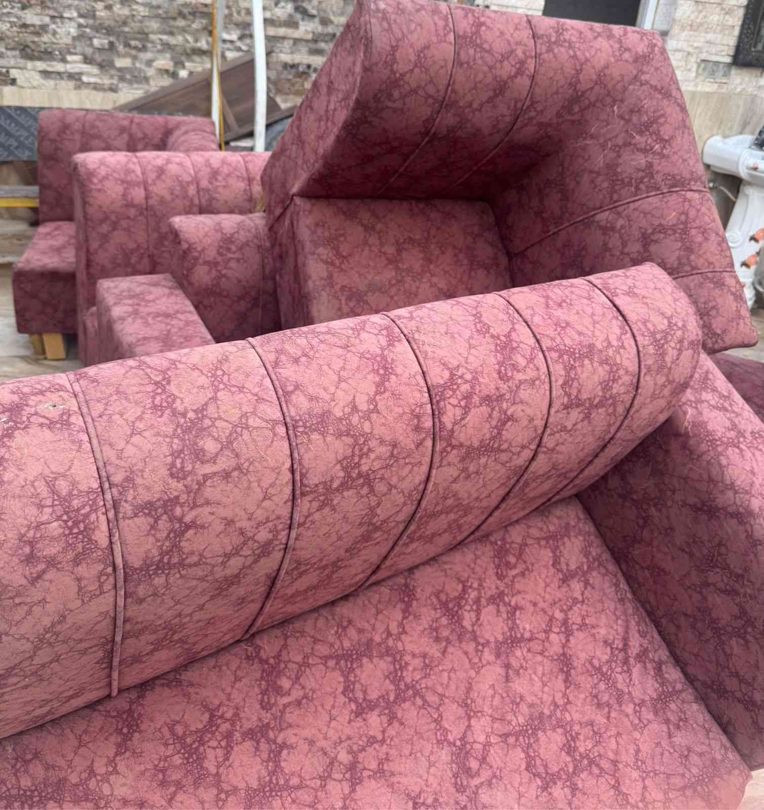 السلام عليكم قنفات للبيع سعر 300الف مكان بصره وشراي يتصل بي واتساب ***********
