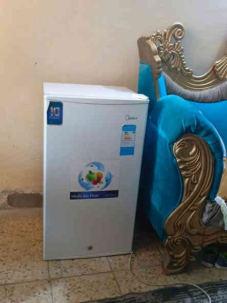 سلام عليكم ثلاجه ميديا 5 قدم مكتبيه او غرف نوم 
 بعدها بل كارتونه استعمال اقل شهرين فقط مكاني بغداد الراشديه ***********
