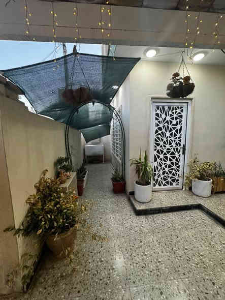 🛑 عروض مكتب الاستثمار للعقار   🏢

🛑 دارين للبيع في مزارع زيونه المقابله لحي الفلاح الثانيه 
      قريب من سايدين الشلالات وفي بداية مزارع زيونه .

🛑 مساحة كل دار ( 150 ) متر بناء حديث من افضل مواد  
      البناء سنة 2021 طابقين .

🛑 مساحة الواجهه لكل دار ( 9 ) متر  .

🛑 اتجاه الدارين شروق تام .

🛑 سند الدارين جمعية الكهرباء ومسلم فيهم كرت بلديه 
      📜 .
🛑 خدمات كامله / ماء / كهرباء / تبليط  .

🛑 الطابق الاول يتكون من :
      كراج + استقبال + هول داخلي + مطبخ + غرفة 
      نوم عدد ( 2 ) + غرفة معيشه +صحيات + مناور 
      اناره .

🛑 الطابق الثاني يتكون من  :
      غرف نوم عدد ( 3 ) + هول داخلي + صحيات .

🛑 سعر الدار الواحد (  💵  185.000.000 مليون  💵  )
                           وقابل للتفاوض السعر 🤝

🛑 احد الدور فيه ( 5 ) غرف والاخر ( 4 ) غرف نوم .

🛑 للاستفسار اكثر الاتصال على الأرقام التاليه او مراجعة 
      المكتب في مزارع زيونه :
  
     ***********     /\     ***********

🛑 اضغط على زر المتابعه 👍 ليصلك كل ما هو 
      جديد من عروضنا . 

🛑 عنوان المكتب موصل / مزارع زيونه المقابله لحي الفلاح 
      الثانيه قرب مولدة  مزارع زيونه .

🛑 نستقبل كافة عروضكم التجاريه والسكنيه والزراعيه 
      والجمعيات .
