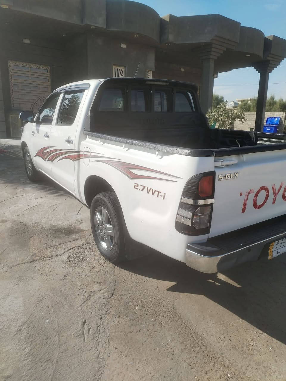 تويوتا هيلوكس موديل 2014 سياره نضيفه مكان الأنبار الكرمه السعر 210وبيها مجال ***********
