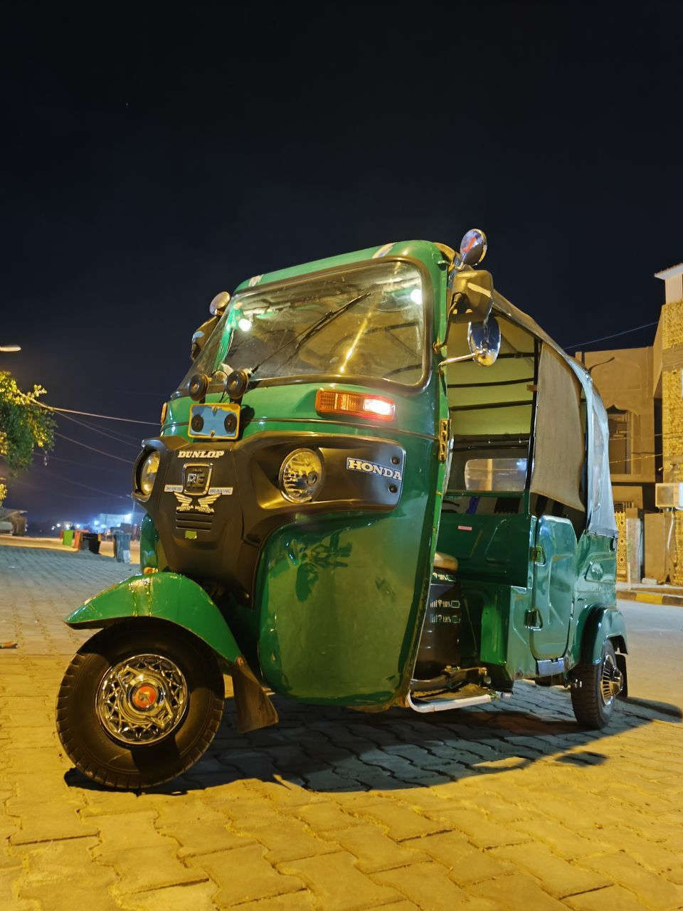 للبيع السعر خاص 
تكتك للبيع مكان كوت مديل 22التكتك خير من الله 
التواصل خاص او النتصال على الرقم ***********
