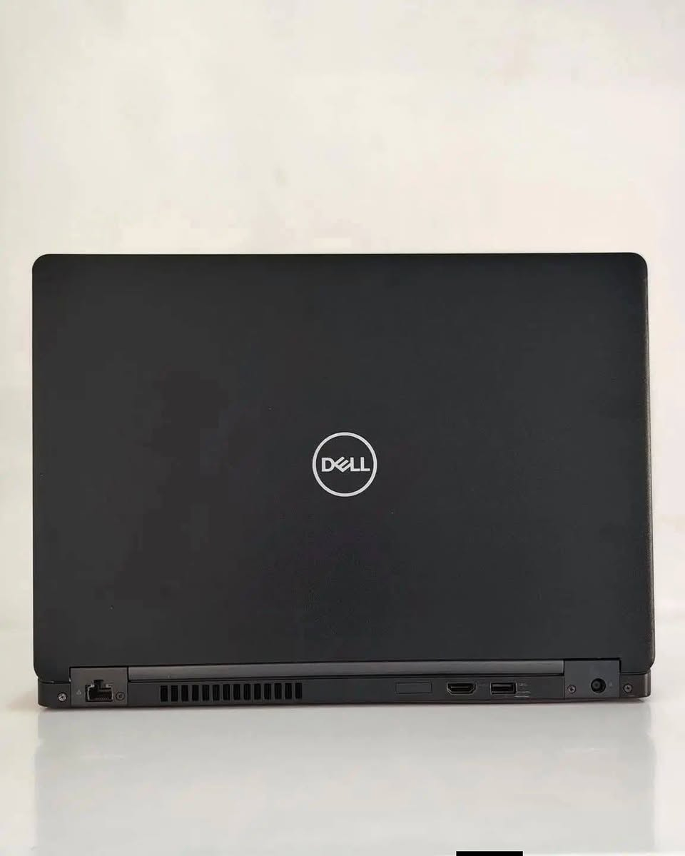 💎 Dell Latitude 5490 | ملك العمل الشاق والإنتاجية 💎
لكل الطلاب، المبرمجين، أصحاب المحلات، والموظفين.. إذا تبحث عن لابتوب يجمع بين الأداء الفخم، المتانة العالية، ونظافة شبه جديدة وبسعر لقطة مستحيل تلقى مثله، هذا العرض صُمم إلك!
🚀 المواصفات التقنية الفخمة:
المعالج (The Engine): Intel® Core™ i7-8th Gen (فئة U الذكية) - أداء قوي وسلس جداً مع استهلاك مثالي وطاقة تدوم طويلاً.
الذاكرة (RAM): سعة 8GB DDR4 (والأجمل أنها قابلة للتطوير حتى 32GB) لتنفيذ مهامك بمنتهى السلاسة.
التخزين (Storage): هارد 256GB SSD (قابل للتطوير) - سرعة خارقة بنقل البيانات وإقلاع النظام بلمح البصر.
الشاشة: بحجم 14.1 إنش بدقة FHD - وضوح عالي وألوان مريحة للعين للاستخدام الطويل والدراسة.
كرت الشاشة: داخلي مدمج Intel® Graphics يصل حجمه إلى 4GB - كفاءة ممتازة للتصفح، المونتاج الخفيف، وإدارة الأعمال.
الكيبورد: ليزري ضوئي (Backlit) عربي / إنكليزي - مظهر فخم جداً للكتابة في الإضاءة الخافتة.
نظام التشغيل: Windows 11 Pro (مفعّل وجاهز للاستخدام الفوري).
✨ حالة الجهاز والتميز:
نسبة النظافة: 97% إلى 99% (بحالة الزيرو، شبه جديد تماماً خالي من العيوب).
التصميم: هيكل قوي ومتين جداً يتحمل الصدمات والكرف اليومي وبوزن مثالي للتنقل.
💰 السعر الصدمة: 270,000 دينار عراقي فقط! (وبي مجال بسيط ) 😉
🎁 ملاحق العرض المجانية (VIP): السعر شامل التوصيل مجاناً لباب بيتك + الحقيبة + ماوس + الشاحن الأصلي للجهاز!


**إذا كنت صاحب هذا الإعلان وتريد حذفه لأي سبب، رجاءا أرسل رسالة إلى الدعم الفني**