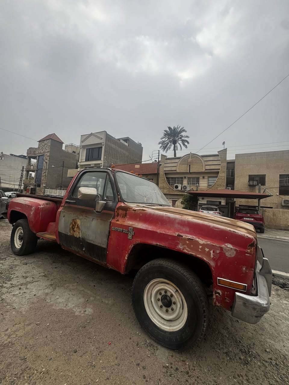 السلام عليكم 

عندي شوفر حمره مخصر 
موديل 82 رقم صلاح الدين  
شادلها مكينه 8 سلندر وكير اوتو
امبدل بيبان كامله جام اوتو وسنتر لوك
تخم تاير جديد
كهربائيات شغاله 
السياره تشتغل وتمشي  جاهزه لمشروع تعمير 
 
الي عنده هيج مشروع يخابرني *********** 
مكانها بغداد المنصور 

 سعر السياره قفل من الاخير 40 ورقه
والي يشوفها متسوى يغلس بدون زحمه
