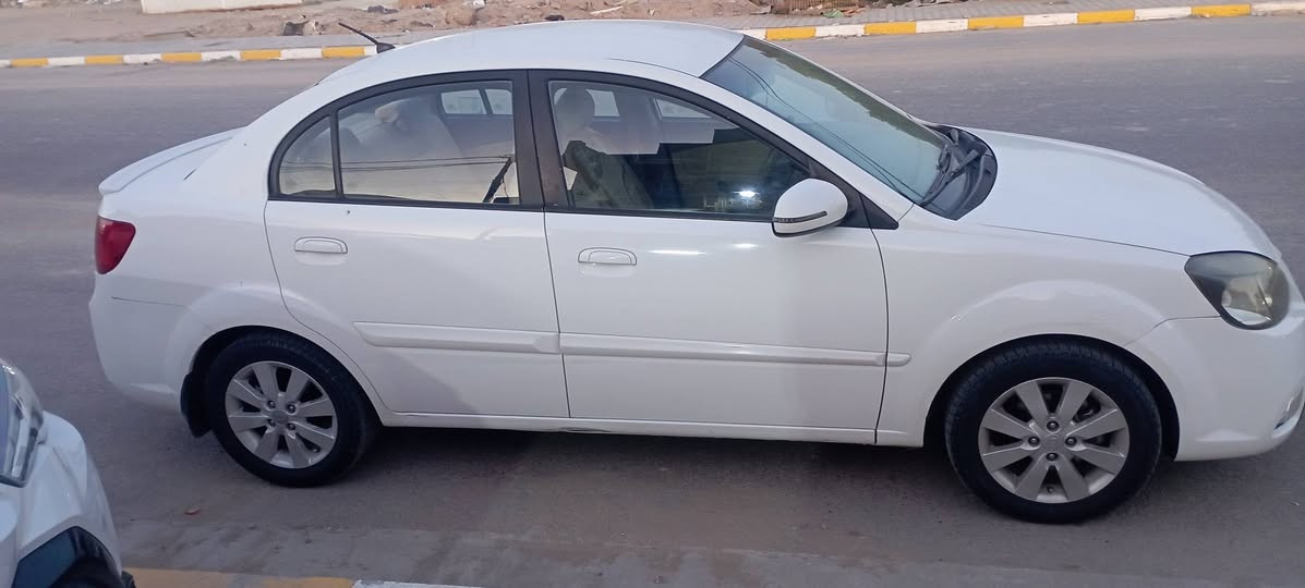 كيا ريو 2012 مكفولة محرك 1600 ماشيه 122جاهزة من كلشي محرك وگير وتبريد وحداديه مكفولات تخم تاير جديد السعر 97 وبيه مجال قليل مكان السيارة النجف للاستفسار ***********
