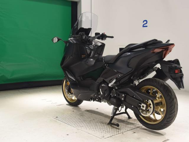 صلوا على النبي السلام عليكم حبايب ليدور شي جديد هذا الجديد  tmax 2023  دراجه بحاله الوكاله من كل النواحي داخله للعراق ماشيه 1 كيلو بس وهسه 4000  كيلو دراجه مكفوله كفاله عامه من كلشي حتى من الشخط هاي  صور مزادها  السعر خاص التواصل خاص او ***********ملاحضه  البيع نقد فقط خدمه توصيل متوفره لجميع المحافضات
