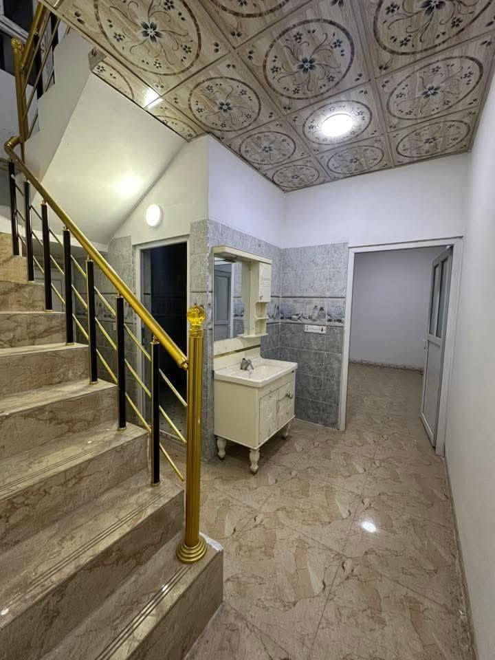 دار للبيع 150 متر طابقين بناء نضيف وفارغ جاهز للسكن طابو ملك صرف في منطقة حي العسكري قرب مدرسة عمر بن خطاب 
السعر : 115 مليون وبي مجال
للاستفسار الاتصال*********** ☎️ ***********
او مراجعة مكتب سما كركوك للعقار عنوان المكتب حي الأسرى قرب جامع المعراج
