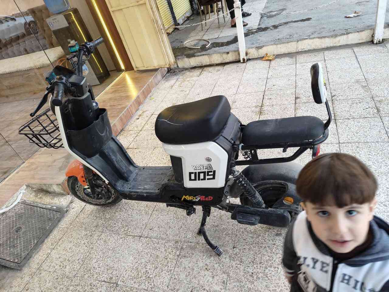 ماطور باتريات نص عمر للبيع 
سعر 250
موبايل***********
