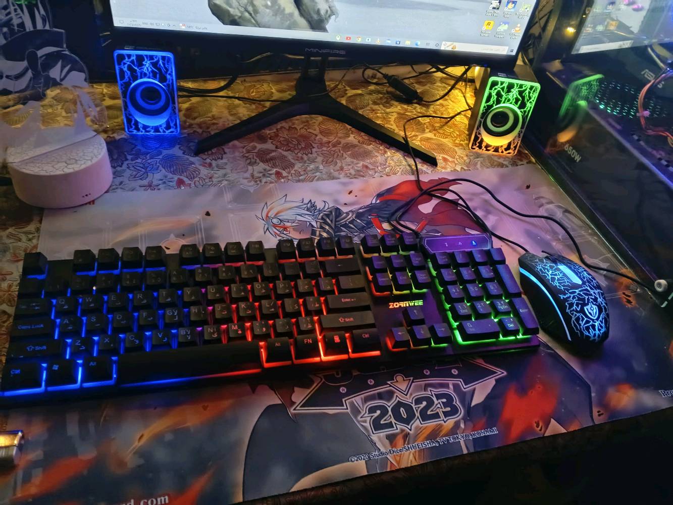 السلام عليكم حاسبة للبيع سعرها مناسب للتواصل  
***********
متوفر واتساب ايضاً



Gaming PC Setup for Sale

● PC Components:
CPU: Xeon E5-2689 v2
Motherboard: X79 Gaming
RAM: 16GB DDR3 (Samsung - Single Stick)
GPU: RX 460 (4GB)
Cooler: S40 RGB (4 Heatpipes)
PSU: Thermaltake 650W RGB
Storage: 120GB SSD + 256GB SSD + 500GB HDD
Case: HyperX (3 RGB Fans)
Wi-Fi: TP-Link 300Mbps Adapter
● Accessories & Peripherals:
Controller: Xbox 360 Joystick
Audio: RGB Headset + Desktop Speakers
Input: Gaming Keyboard & Mouse + Mousepad