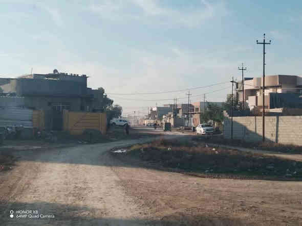 سلام
عليكم  عندي بيت بهرز حي الشرطه مساحه 100مربع وسند طابو زراعي قرار 25 
بناء حديث طابق واحد ركن على شارع 30 متر السعر 50
مليون من الرقم ***********
