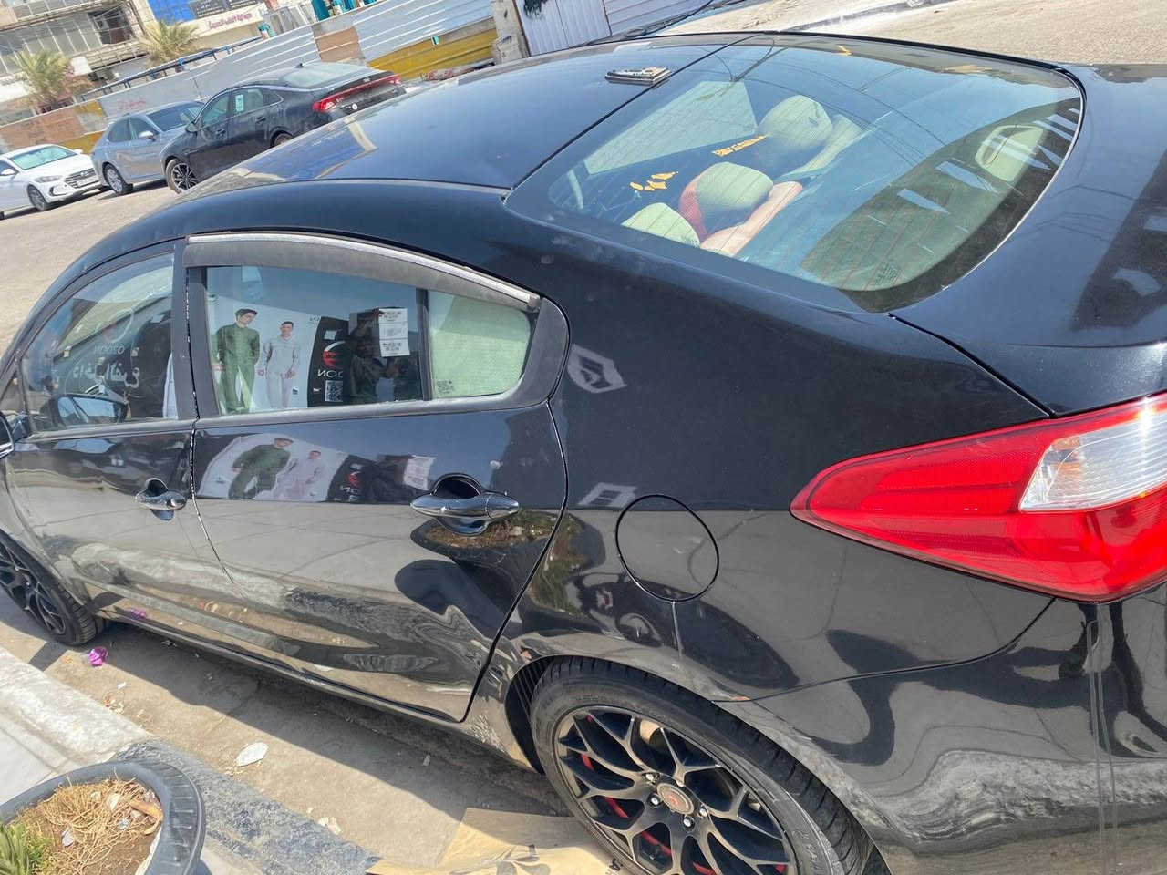 كيا فورتي موديل 2016
رقم بصرة بسمي
سياره بيها ضربه الباب سايق والمدكر وارد امريكي 
مكينة 1800 سعرها 85
رقم صاحب سيارة اخوي *********** البصرة, العراق
