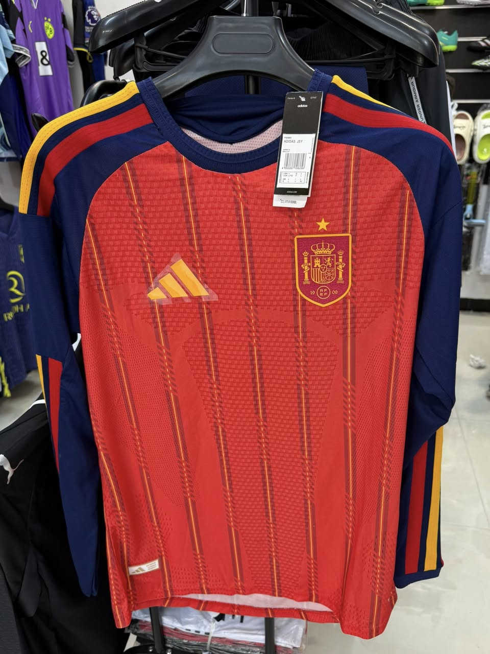 #• كل الألوان، كل المقاسات.. دريسك المفضل ينتظرك هنا. 👕
• عالم من التجهيزات الرياضية في مكان واحد.
 •شعار جلاتين الاصلي السعر صدمة نورونا ،📍موقع المحل حي الجولان قرب قاعة شعلان(الستفسار)***********
