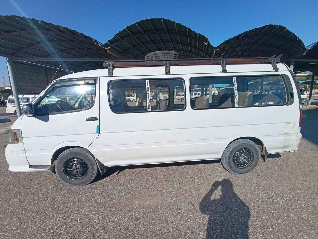 سلام عليكم 
فوتون موديل ٢٠٠٩
مه كينه بيلاد
گيرو مه كينه و اكسلي به شه رت
كوشنو گاعي جوان
بي نوقساني *********** شوين كلار
