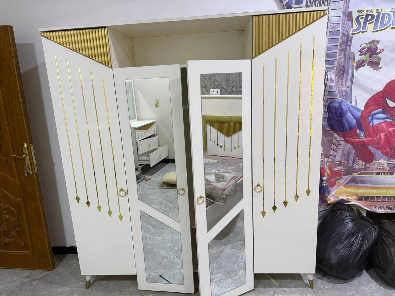 غرفه تركيه ام النفر اخت الجديده السعر ٢٥٠. كنتور وميز تواليت وجربايه ميزين  الاتصال *********** مكانها بصره
