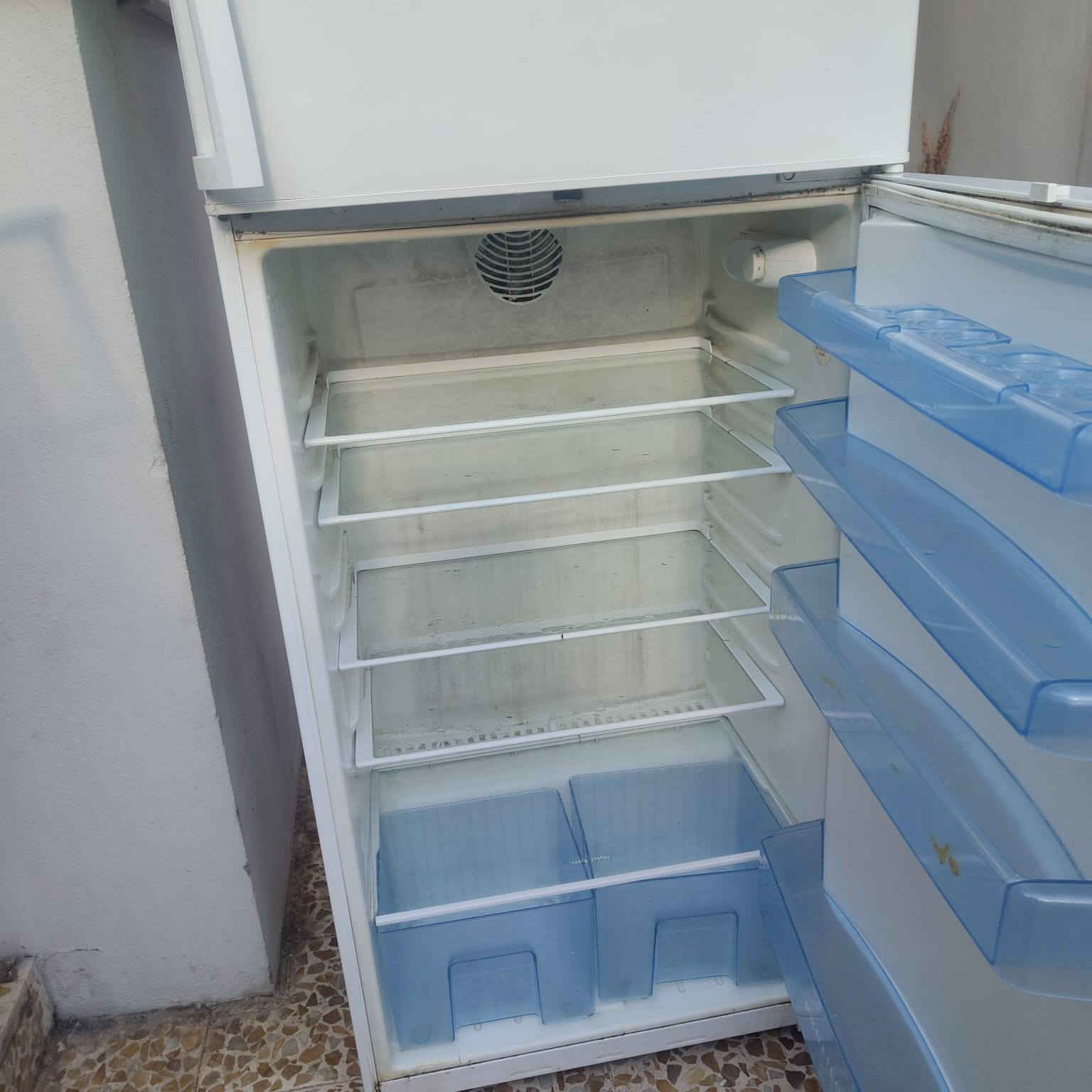 السلام عليكم ثلاجه بحاله جيده تجميد جيد جدا السعر ٢٠٠ بيها مجال بسيط


**إذا كنت صاحب هذا الإعلان وتريد حذفه لأي سبب، رجاءا أرسل رسالة إلى الدعم الفني**