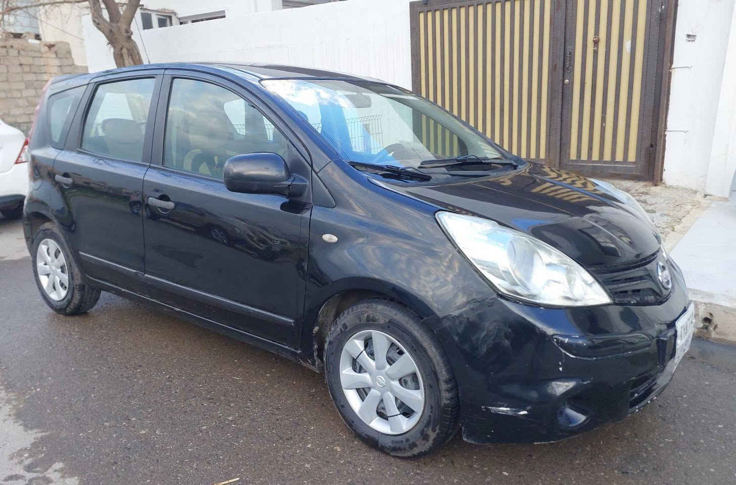 نیسان  ڤێرسا   نۆت  
ڕەنگ ....ڕەشی قەتران
مۆدیل  2010  گێڕ  عادی
گێڕ  مەکینە  بەشەرت 
مەکینە گەورە 1.8 نەشکرایتەوە
بنزین زۆر کەمدەخوات تابڵێی بەکێشە
شاشە  ئایپاد و  کامیرە 
چارتایەی تازە 
3 پارچەی بۆیاغە بێ داخلی
300 هەزاری غرامە لەسەرە دوای پێک هات دەیگەڕێنمەوە .
بەناوکردن و وکالەش دەکەین
نرخ 53 ورقە،،،،پارەی اڤیۆیەکی گێڕ عادی 
 ژمارەی کۆڕەک و ڤایبەر
*********** أربيل, العراق
