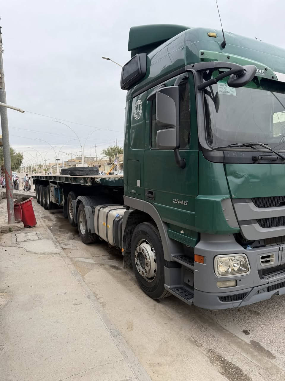 سلام عليكم اخوان ميكه اكتروز 2009 حجم 46 حواجب سنكل خلفي بلادي تخم تاير لون اخضر رتايدر خمس طكات ثلاجه تدفى كلها شغال دبل مناميه رقم سليمانيه مربوطه عربانه أربع محاور العربانه تخم تاير عربانه حداديه تخم تاير حداده عباس ناموس تحويل ثاني يوم سياره حيل نضيفه كبل الشغل السعر اتصل على رقم الهاتف ***********
