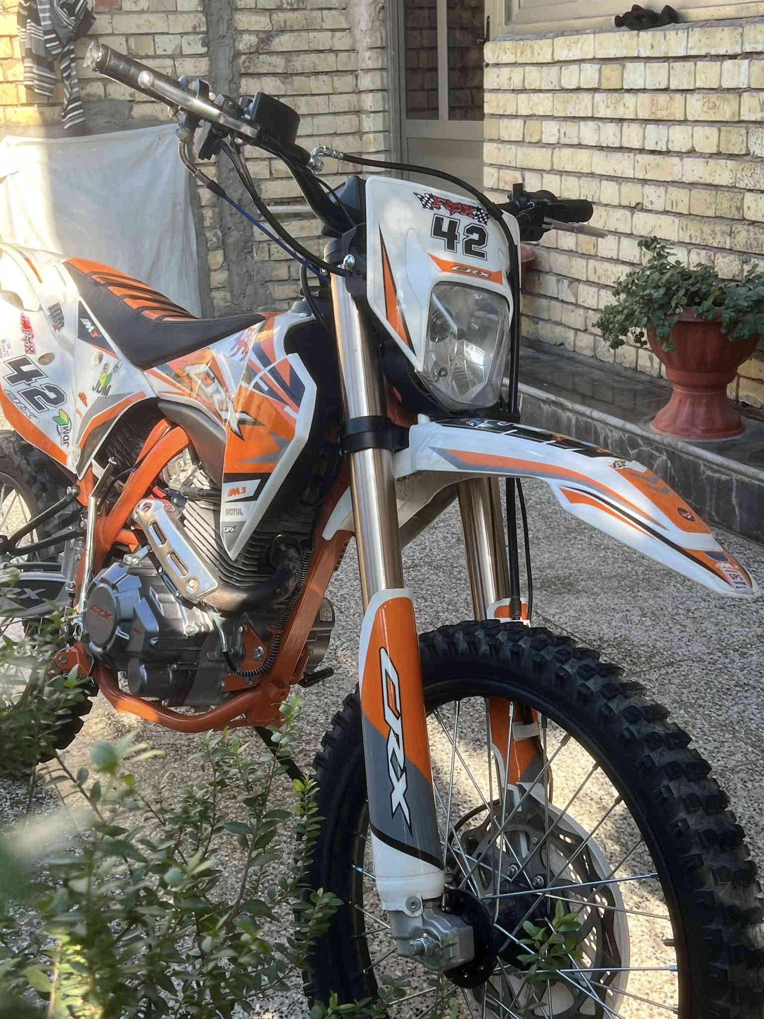 سلام عليكم دراجه قفاز crx للبيع او مراوس  موديل 25سعر مليون 350 العنوان بغداد رقم ***********
