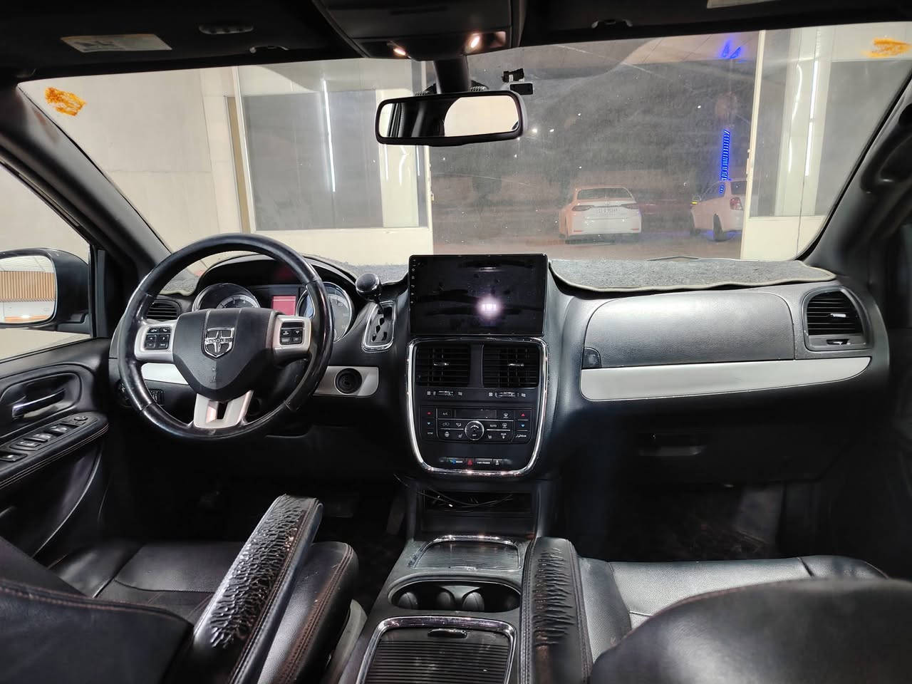 السلام عليكم
دوج كرفان موديل ٢٠١٨ جيتي فول مواصفات
بيبان كهرباء فرس وصطي كراسي كهرباء جنطه كهرباء كشنات بلع 
٤ قطع صبغ الباقي مكفول سياره جاهزه بدون نقص
يتوفربيع وشراء ومراوس
العنوان بغداد الحبيبيه شارع المعارض
معرض السند
لاستفسار
***********
