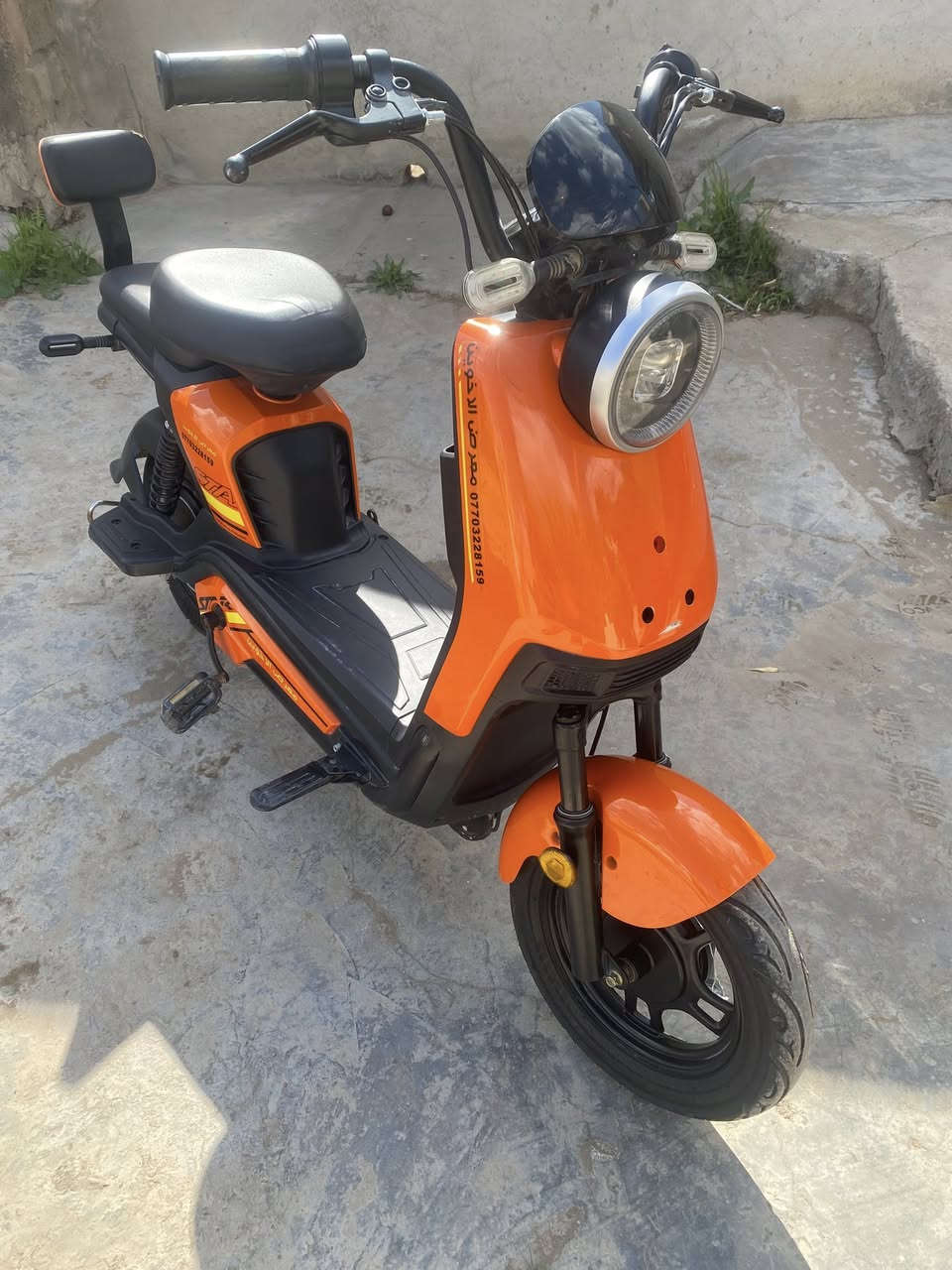 سلام عليكم دراجة شحن بوليسي حجم 16جديدة مستخدمة شهر واحد كلهة شغالة شاشة بلوتوث تشغيل بصمة وسويج 4بطاريات جدد عل فحص دبل إشارة اشاير يمنة يسرة كلهة شغالة سعر ب220وبيهة مجال بسيط مكاني ديالى بعقوبة رقم الهاتف ***********
