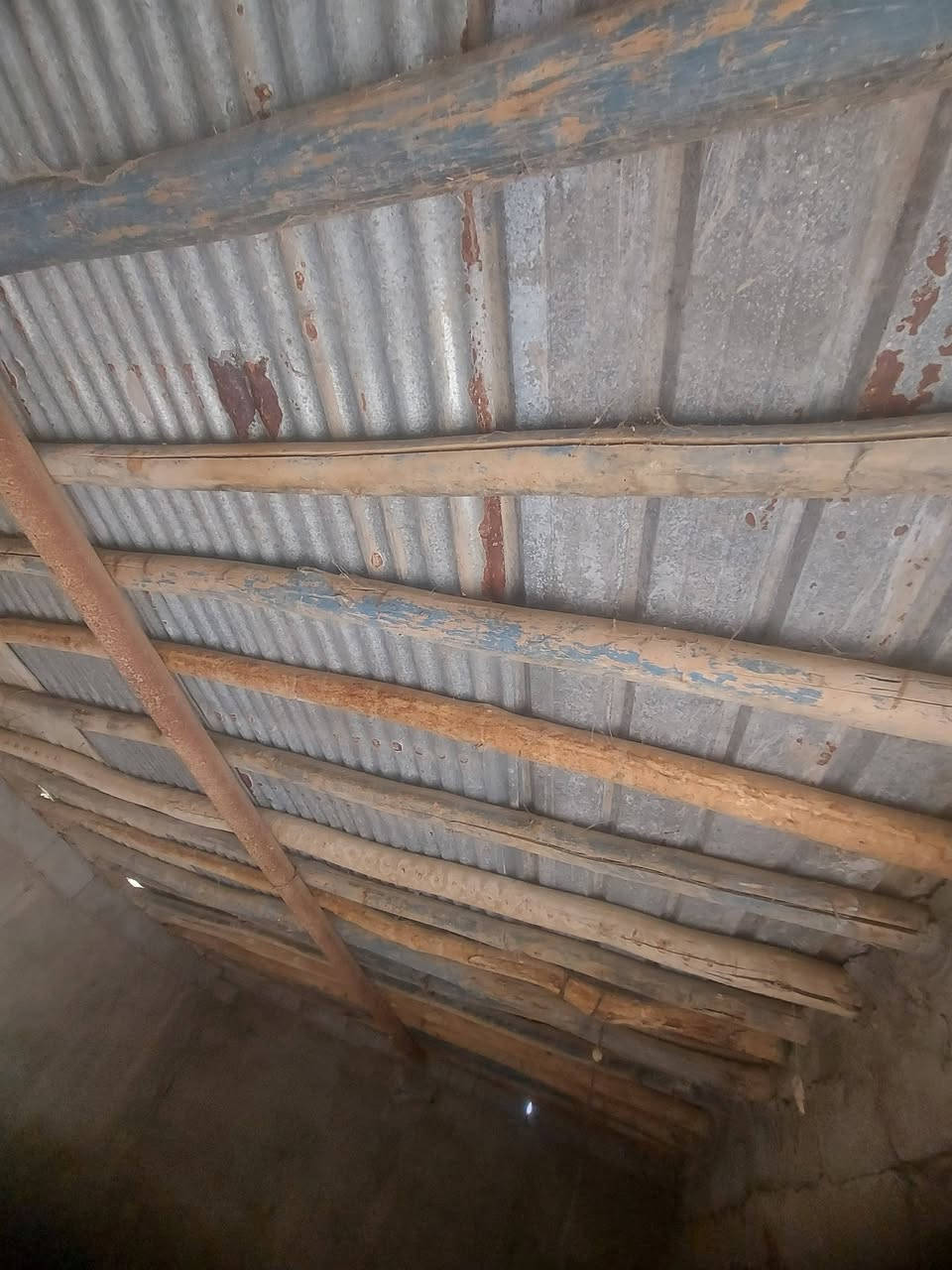 5حدايد مشبج زائد جينكو الثقيل  زائد اعمده خشب نضيفه ***********
