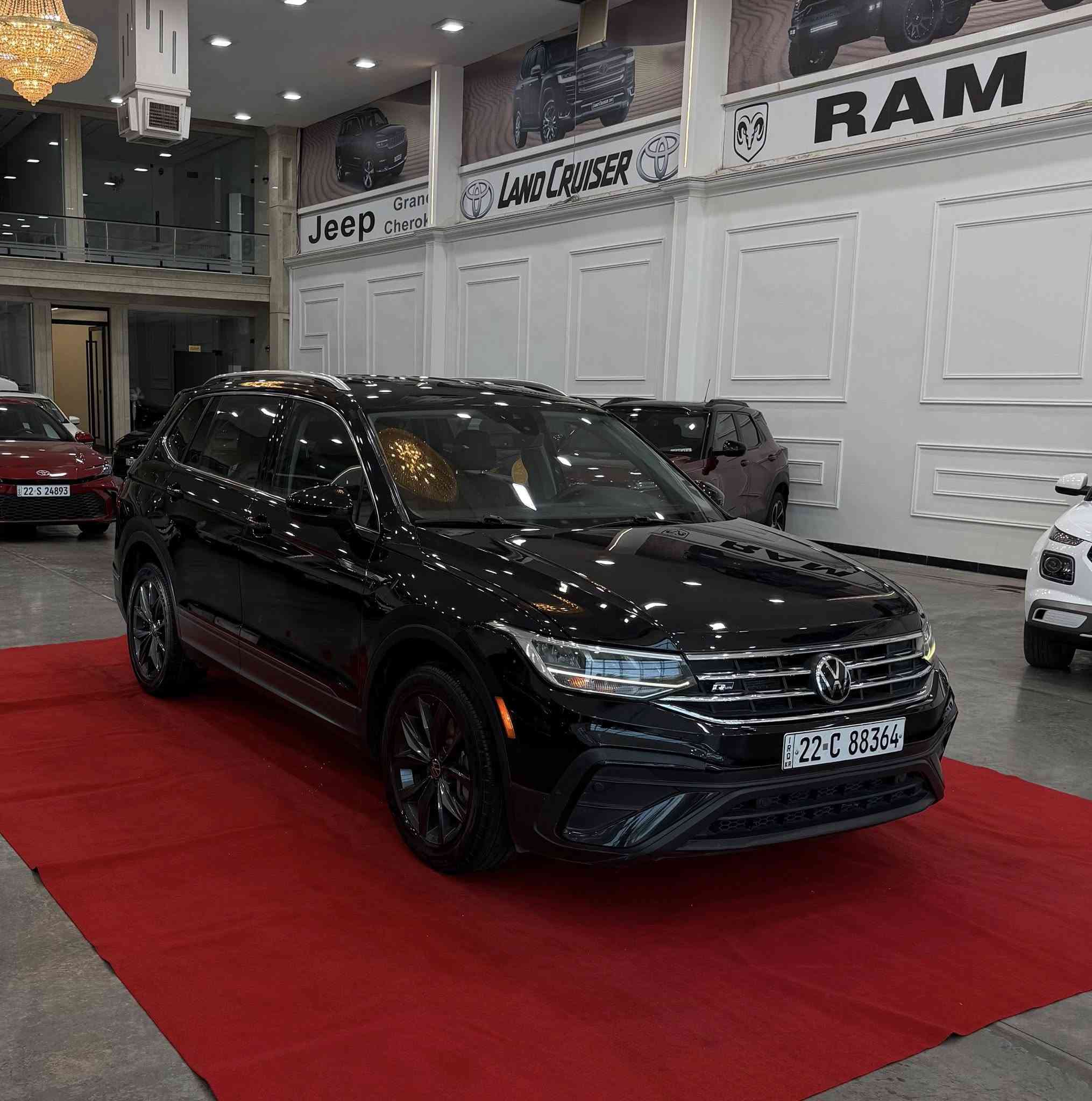 Vw tiguan وارد امريكي لون اسود

موديل 2022

مواصفات s 

السيارة نضيفة وحلوة ومعتني بيها وكلشي بيها بلادي

المواصفات
رادار امامي
رادارات جانبية
بصمة
ويل بلاك
هاند بريك كهربائي

جام 4 اوتو 

تبريد قطعتين

محرك 2000 توربو 

وكير 8atنمر

السيارة 7 راكب

كشنات  جلد

شاشة حجم 7 بوصة وبيها apple carplay و android auto 

السيارة ماشية40  الف 

والسيارة مابيها اي حادث بالعراق  بس من امريكا كما موضح بالصور جاملغ وبنيد 
بدون دواخل
عارضها ب 180 ورقة وبيها مجال

للاستفسار 
***********
