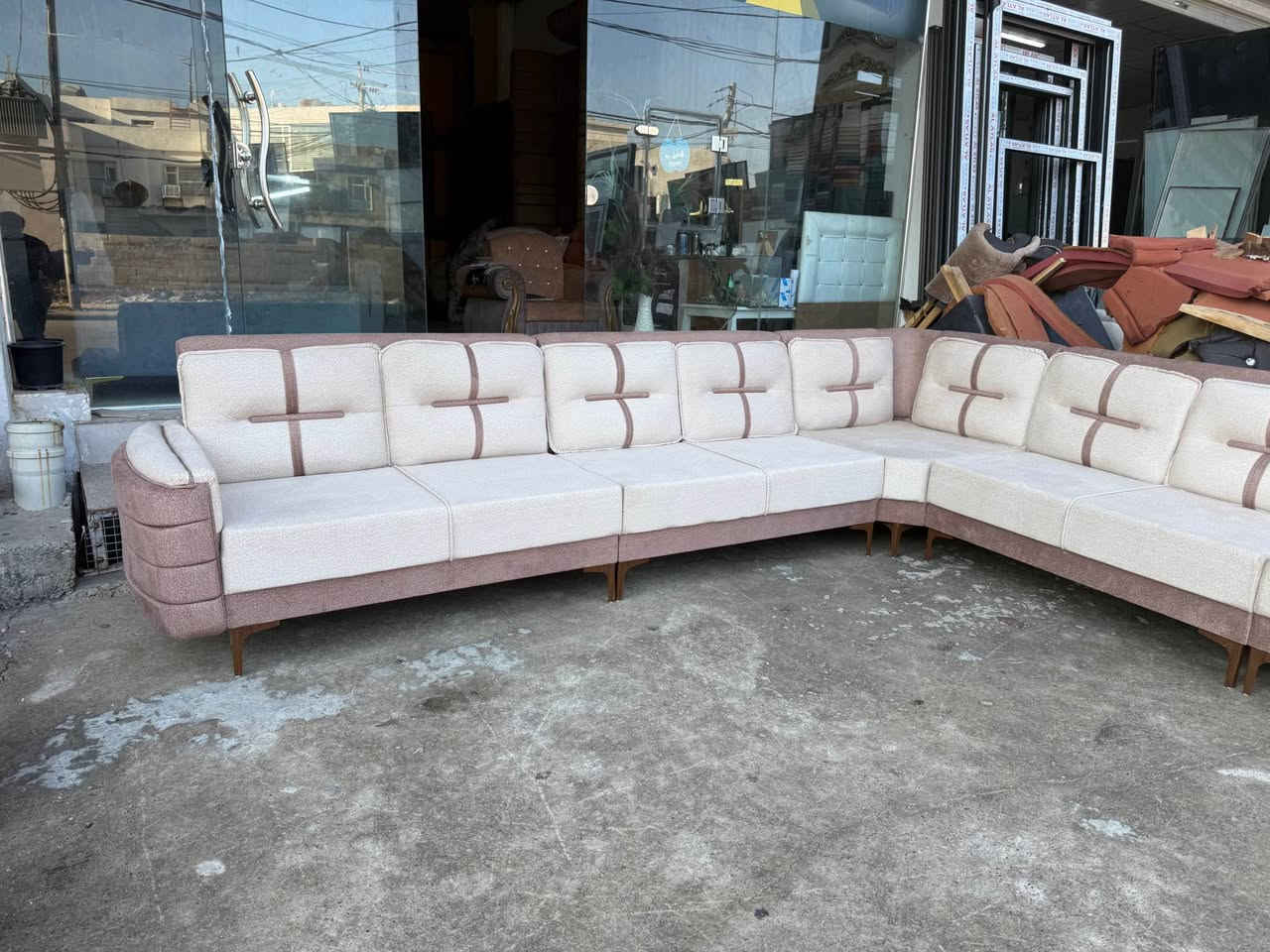 {معرض الاغا يرحب بكم }👋🏻👋🏻
يوجد  📣لدينا ✅جميع فصالات✅ وباسعار مناسبه 

سعر المتر 💵(65)الى💵(75)دولار حسب الفصال 

يوجد استندر (8)متر. ونص (11)نفر بسعر 💵(330)دولار مع ضمان سنه 💯 خشب واسفنج  قماش وفصال حسب الطلب 
تغليف ديوان مستعمل وتبديل بفصال حديث حسب طلب الزبون 

يوجد تخم (10)نفر. ✅بسعر💵(500$)دولار 

العنوان. 🇮🇶 دهوك  مالطا رقم هاتف :[***********] فايبر +وتساب دهوك, العراق
