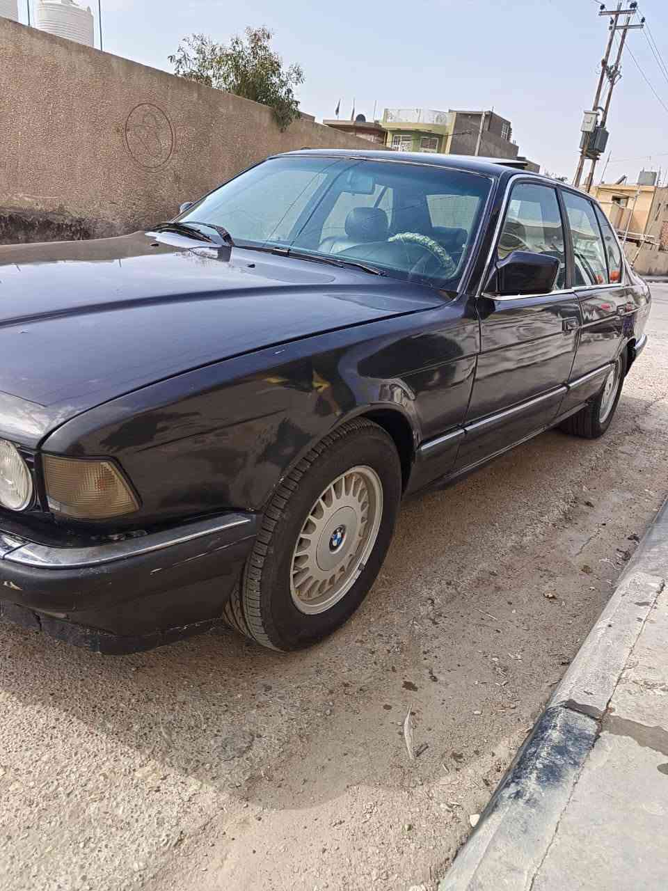 بي ام 730 
6 اسلندر جديدة السيارة كلش حلوه لون اسود محرك ابلادي وجديد تخم تاير جديد  صدر امامي خلفي جديد السيارة اي نقص مابيها فول مواصفات فتحة برده خلفية 
غرفة جديدة 
موديل 1990
رقم بغداد
مكينة جديدة وبلادية 
بدون ضربه رقم الهاتف بي وتساب ***********
