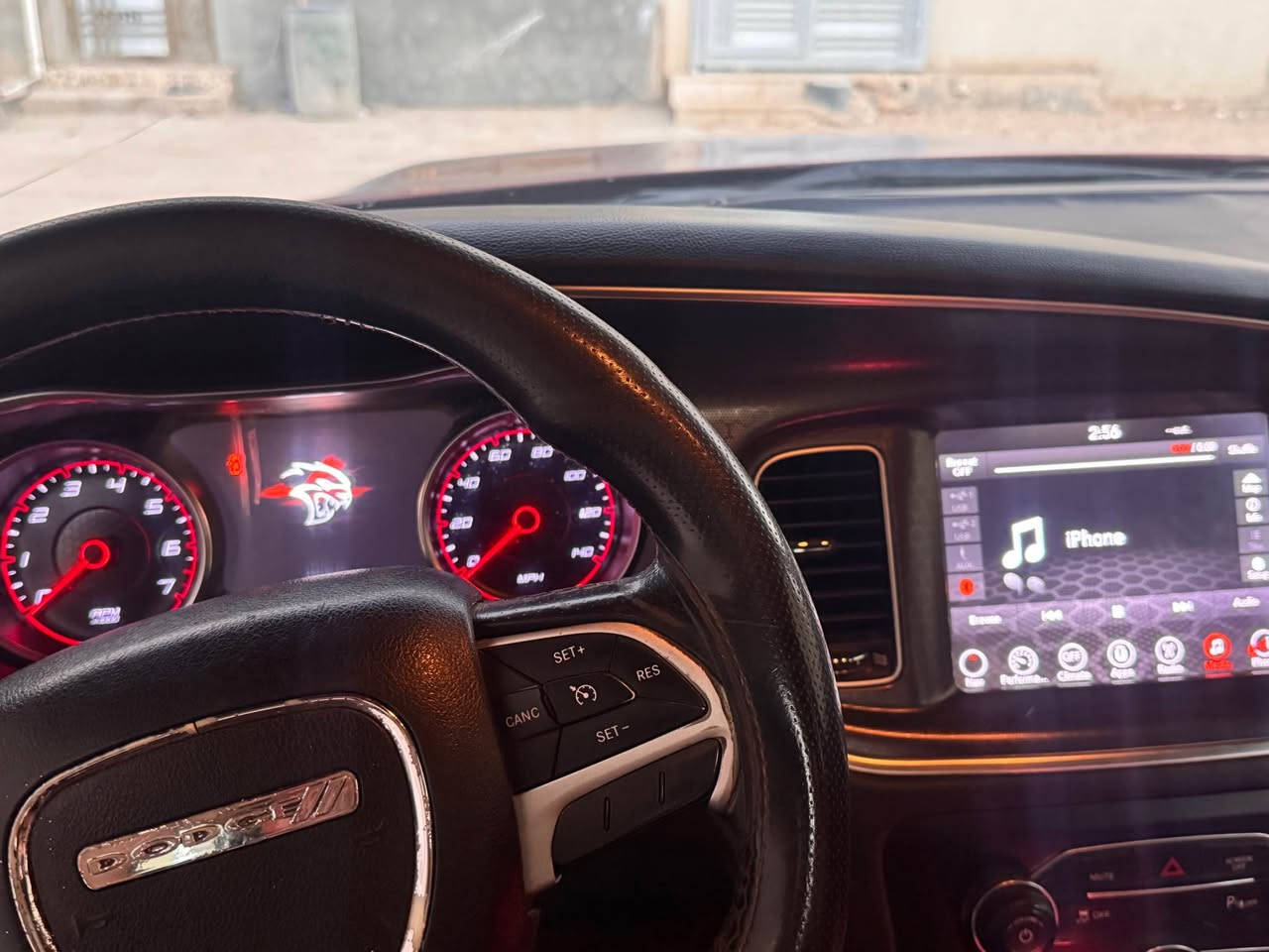 جارجر 
موديل 2017
محرك 3600 
الفئة/ sxt 
محدثه srt
مواصفات sxt معروفه 
رقم بغداد  انكليزي  بسمي 
حادث السياره جاملغ وشويه من الباب بدون داوخل صور الحادث مرفقه
صبغ حزام جماليه كفاله شواصي لغود تكم قماره شرط الفحص( مصوره فديو قبل الصبغ)
مكينه جديده
حداديه جديده
تبريد تدفئه
خاليه من كل النواقص
مكانه كربلاء
*********** كربلاء, العراق
