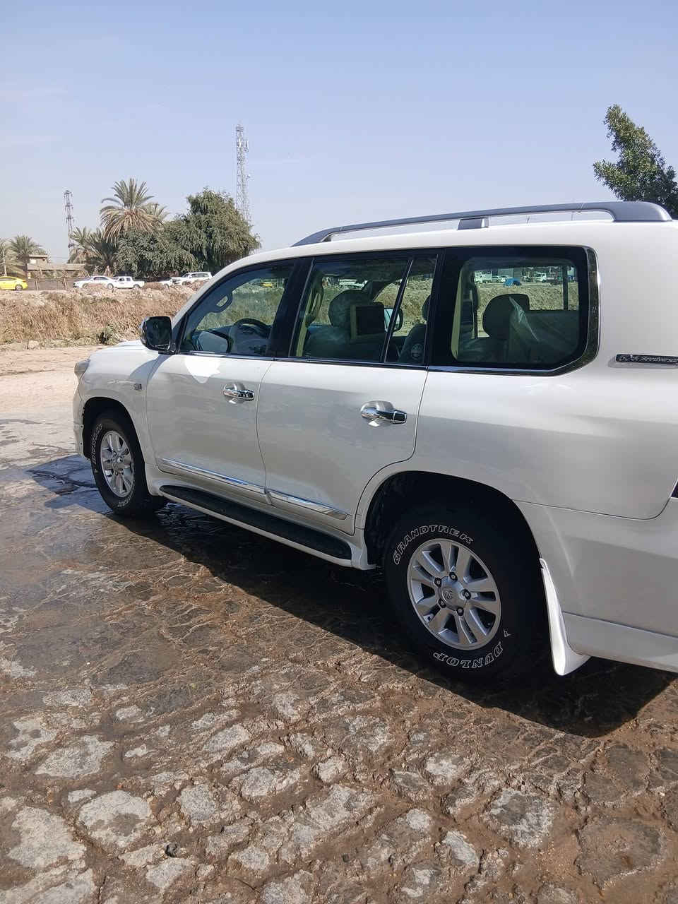 سلام عليكم سياره لاندكروزر موديل 2011 ستينيه السياره كير ومحرك كفاله تبريد جديد تخم تايرات جديد والسونار موجود بل منشور مكان السياره بابل جبله الاتصال على الرقم *********** ملاحظه صبغ الدعاميه ل جماعيه فقط
