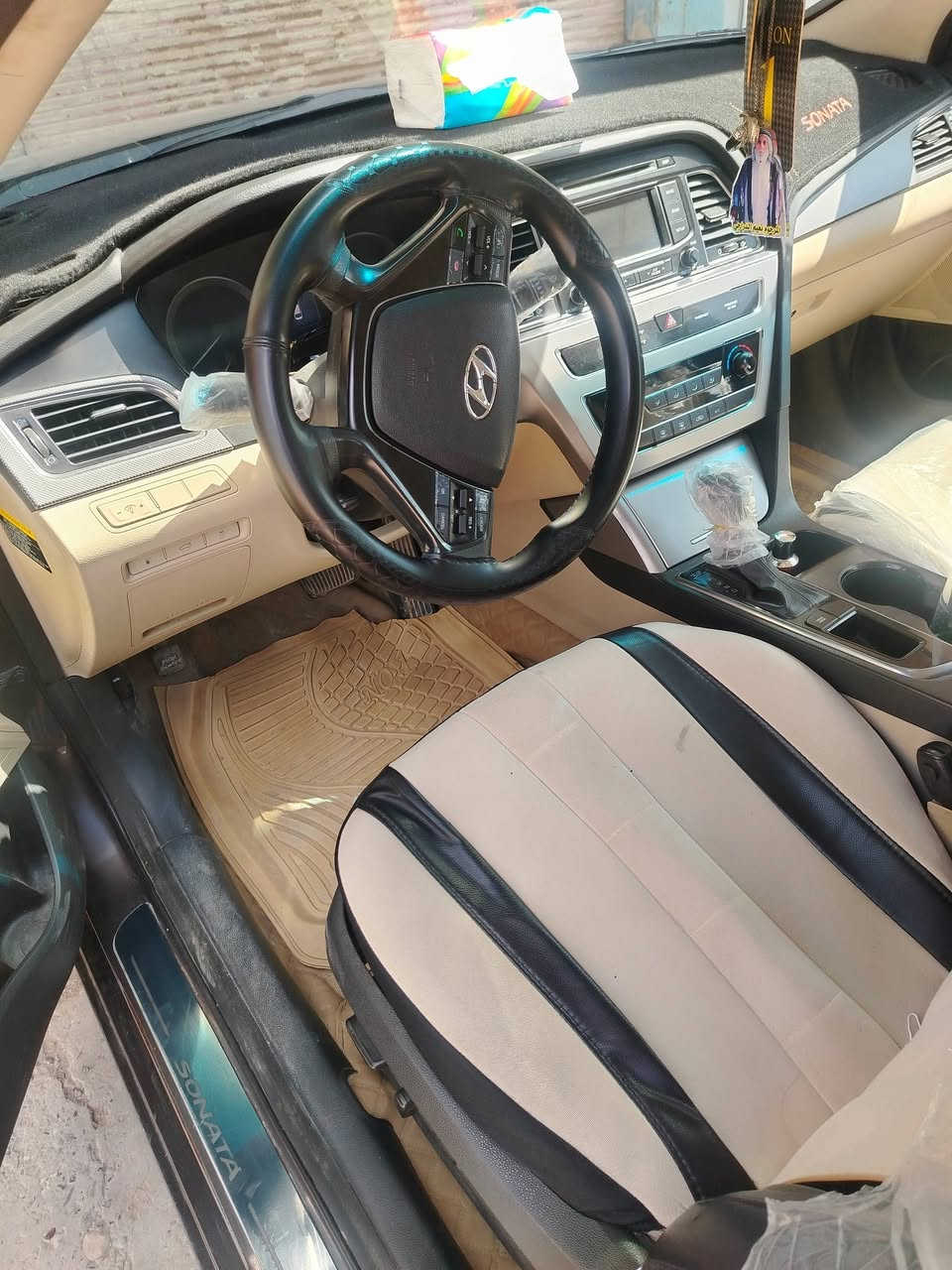 سوناتا ١٥ وارد أمريكي
رقم شمالي جديد
محرك كير تبريد حداديه تخم تاير خير من الله ماتخسر عليها دينار واحد السياره احلئ من الصور
السعر ١٢٥ قابل للتفاوض
للاتصال ***********
