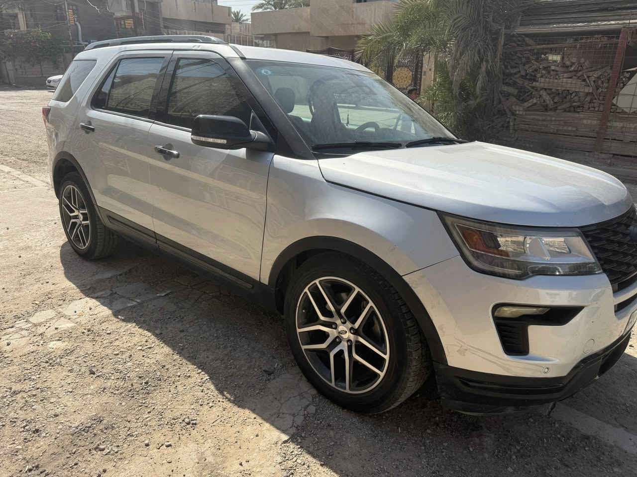 السلام عليكم

Ford Explorer 2018 Sport 

7 راكب 

محرك 6 سلندر حجم 3.5@

‏Twin turbo 🚀

‏400HP

بصمة ابواب و بصمة تشغيل

رادار امامي 

كشنات جلد تدفية  وتبريد

ستيرين هيتر

تحكم ستيرين فول  

صندوق شفط وكهرباء 

مرايات جوانب هيتر

شاشة حجم كبير  ماركة سوني

حساسات خلفية وامامي اصل 

اشاير بالمرايا الجانبية 

لايتات امامي عدسة مع بلوجكتر دعامية

كشنات الامامية فول كهرباء مع ذاكرة لكشن السائق

كود خارجي للقفل على باب السائق

سكليتر كهربائي مع تحكم ستيرن بالجهتين

سستم صوت SONY متكامل مع 8 سماعات داخلية 

تبريد ثلاث قطع امامي وسط خلفي

منافذ AUX, مع اربعة منافذ USB  مع تقنية ربط جهاز ستلايت على السيارة مع منفذ رام ذاكرة ورام خرائط GPS مع منفذ كهرباء 110فولت

نظام الاوامر الصوتي اثناء القيادة

سياره فول للاخير 

السيارة  تحويل بنفس اليوم 

سنوي و رقم
حادثها بنيد وجاملغ تبديل الجاملغ والبنيد نفسه

اتصل على الرقم
***********
السعر 175
