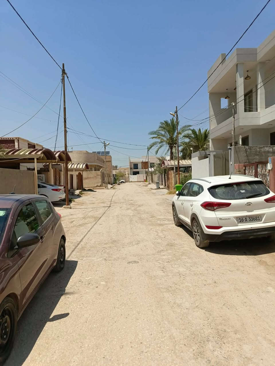 بيت للايجار في البكرلي حي المعلمين قرب مفرك دانه موقع راقي جداً
طابق ارضي

كراج سياره 

مطبخ 

هول 

موزع درج 

صحيات 

وال

طابق ثاني 

غرفه نوم عدد 2

سطح

الايجار 250,000 شامله اجور كهرباء الوطنيه 

للاستفسار ***********
