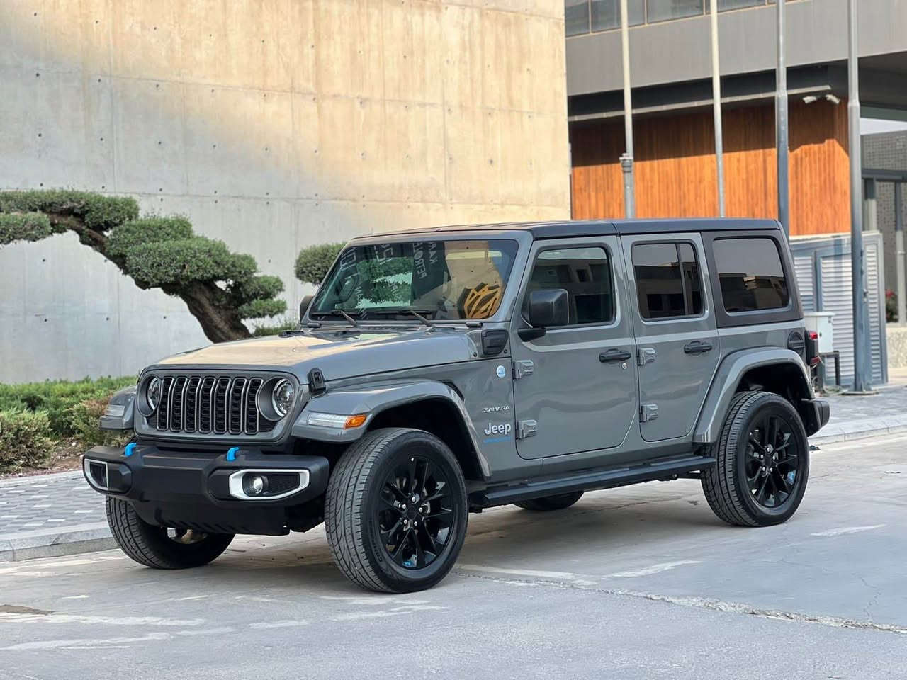 Jeep wrangler SAHARA 2023🔋

جێپ رانگلەر سەحارا مۆدیڵ ٢٠٢٣ ڕەنگ چیمەنتۆی ✅✅
وشن جلد ،ڕاداری لاکان و ناوچەی کوێر،تحدید سرعە 
بەصمە درگا بصمە،شاشە گەورە کامێرە،
هایبرێد ،کارەبای ،بەنزین،لایت لید و عەدەسە دەبڵ ئەکسل
ئەزیزان سەیارەکە بێ بۆیاخە بێ ناوگرتن 
١ پارچەی گۆڕاوە بە بیلاد،
٣مانگ کاتی لەگەڵە گێڕ و مەکینەو ئەکسلی بەشەرت 
سیعری:٢٩٠$ مەجالی تێدایە
*********** السليمانية, العراق
