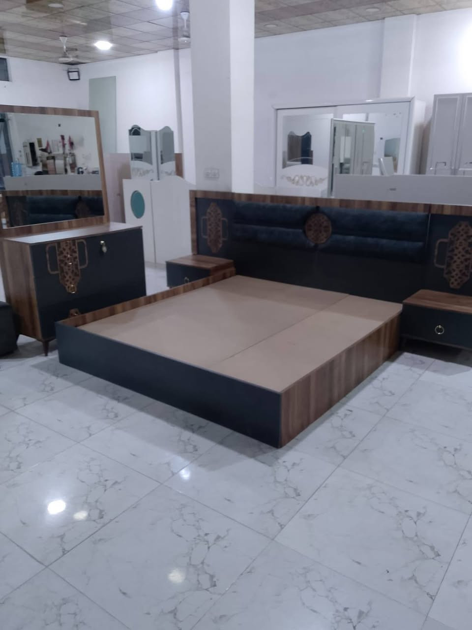 لبييع وشراء الاثاث المنزلي جديد ومستعمل وغرف التركي للستفسار ***********
