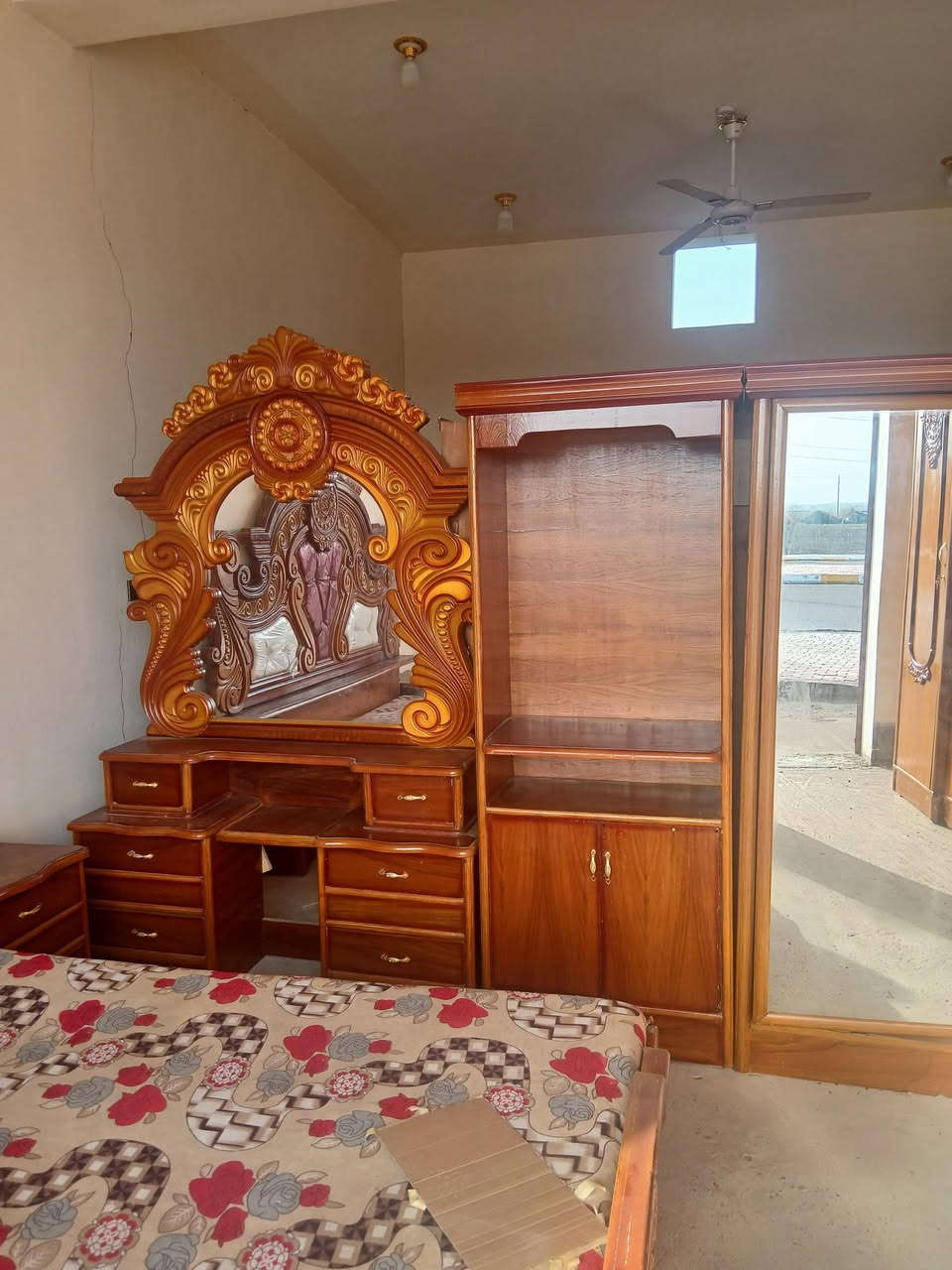 غرفه نوم توج خشب صاج عراقي للبيع سعرها مليون وبي مجال الاستفسار ***********
