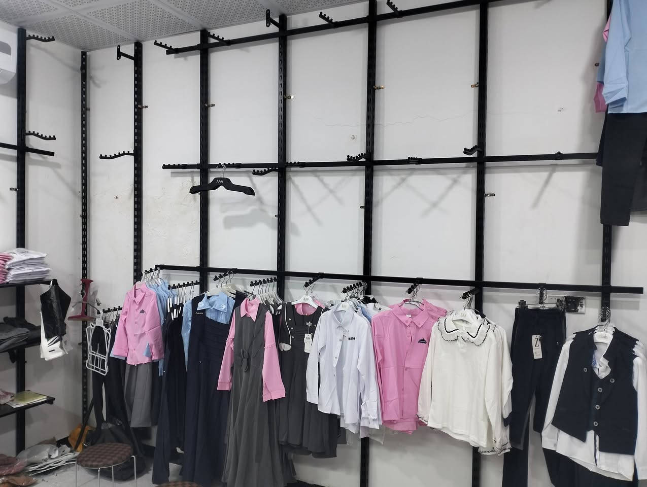 السلام عليكم ديكور محل للبيع هو والبضاعه وسعر بلاش للتواصل ***********
