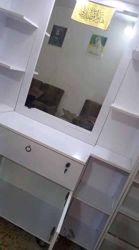 ميز مرايه مال صالونات  ارتفاعه مترين وعرضه ١٥٠تسكام بي اناره اخو الجديد شخط مابي سعره ١٨٠ اليريده يتفضل خاص


**إذا كنت صاحب هذا الإعلان وتريد حذفه لأي سبب، رجاءا أرسل رسالة إلى الدعم الفني**