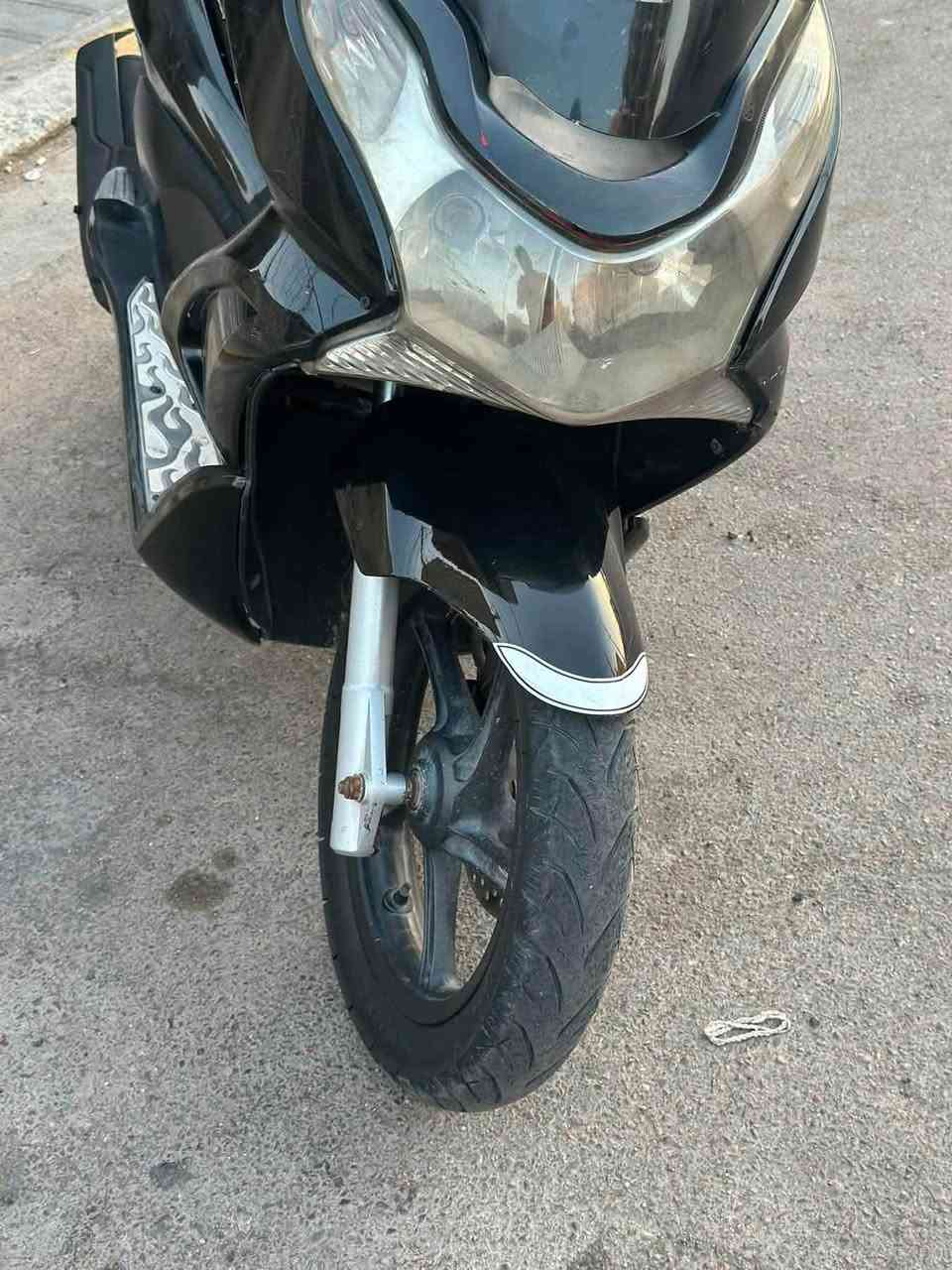 السلام عليكم دراجه pcxجيل الاول ياباني محرك 150cc
السعر٨٠٠
‏بيها مجال حك جيه
***********
مكاني بغداد الكاظميه
