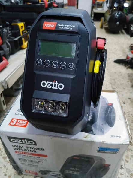 السلام عليكم 🙋🌺 
كمبريسر هواء سياره وبالبيت يشتغل 
يعمل على الباتري وعلى الكهرباء 
تكدر تتحكم بقياس الهواء الكترونيا 
يحتوي كذلك على مصباح اناره قوي جدا 
السعر ٥٥ ألف مع التوصيل 
الحجز على الخاص او الاتصال على الرقم 
***********
