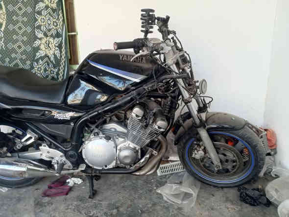 سلام عليكم دراجه ياماهامحرك 900 الدراجه بيها حادث وعارضها للبيت والسعر الاتصال على رقم ***********لان ممتواجد على فيس مكان الدراجه ديالئ.

