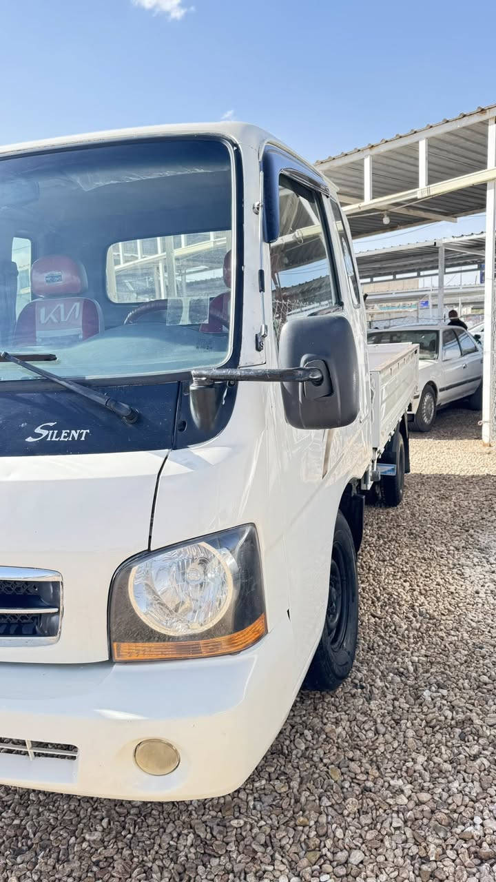 كيه ام عيون  موديل 2001 رقم نجف راعيه يمي يريد تحويل مكفوله من مكينه وكير وشاصي واكسن سياره نضيفه ما نقصه برغي تحويل ثاني يوم سعرهه 68 وبيه مجال بسيط مكاني كربلاء طويريج ***********
