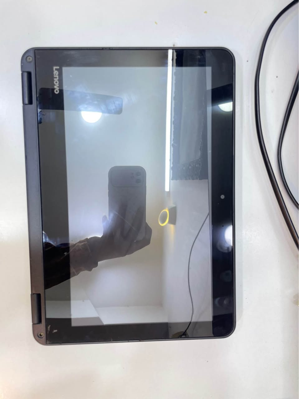 الجهاز شغال 100% وبحالة جيدة ومناسب للدراسة والاستخدام اليومي

🔹 المواصفات:
- المعالج: Intel Celeron N3060  
- الرام: 4GB  
- التخزين: SSD 128GB + SSD إضافي  
- كارت الشاشة: Intel HD Graphics  
- النظام: Windows 64-bit  
- شاشة لمس (Touch)  
تتحمل تنصيب برامج البرمجة والتصميم
  خفيف وسهل الحمل  
ملاحظات:
- بيه آثار استخدام خارجية (كسر خفيف جانب الشاشة)
مع وجود شاحنة وبطارية ممتازة
قفل ٨٠ الف بغداد, العراق


**إذا كنت صاحب هذا الإعلان وتريد حذفه لأي سبب، رجاءا أرسل رسالة إلى الدعم الفني**