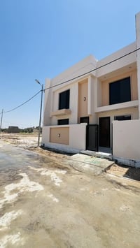 دار للبيع تسليم مباشر المساحه ١٠٠ متر ١٠*١٠  ثلاث غرف نوم   العنوان ال...