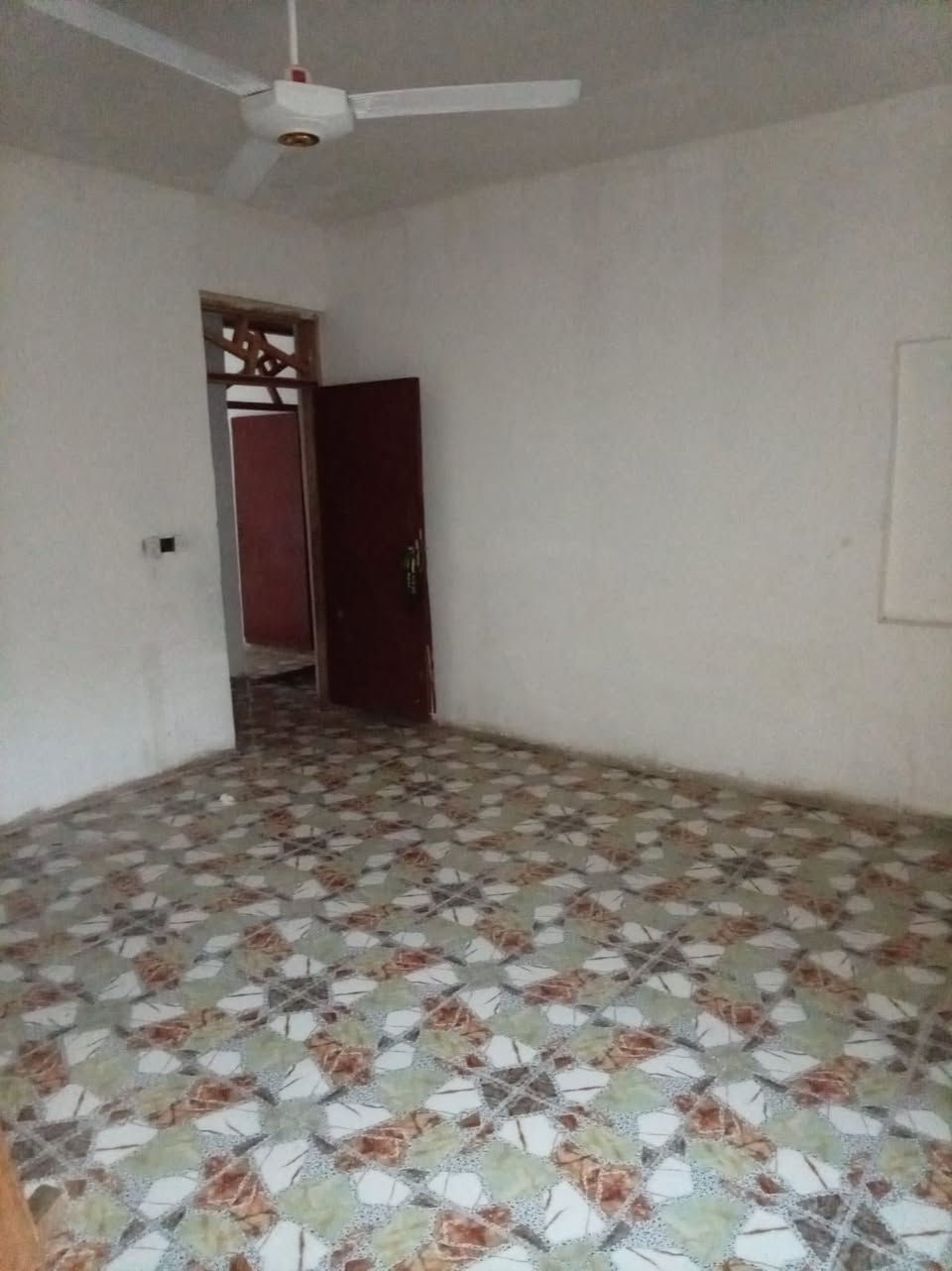 السلام عليكم يتوفر بيت للايجار في الشرطة الخامسه شارع مجمع المصطفى التجاريه
الايجار 300

للاستفسار الاتصال على الرقم 
***********

متواجد من الساعه 4 للساعه 9
