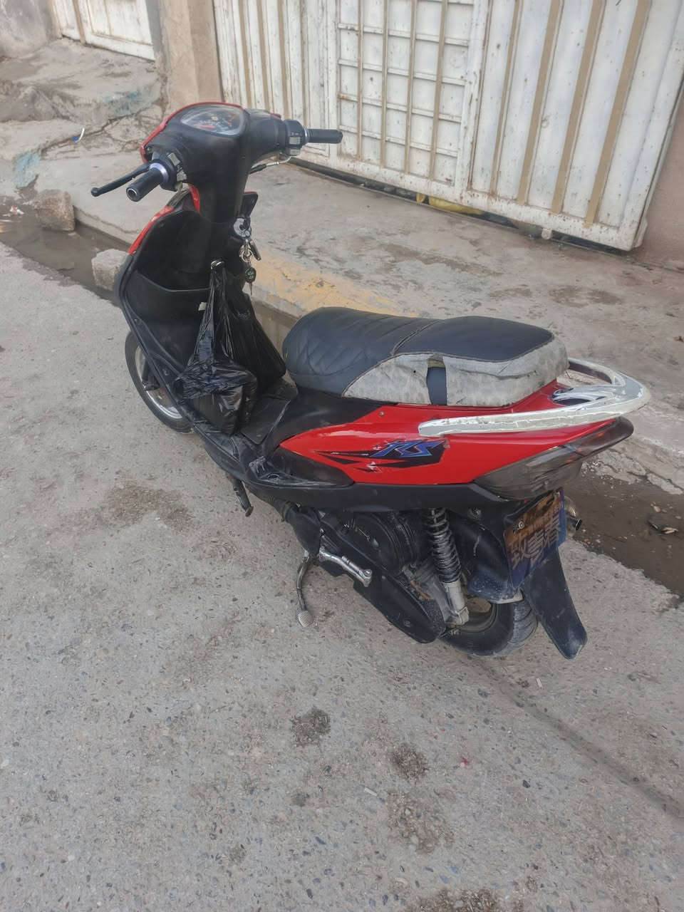 السلام عليكم دراجه للبيع
دراجه ما نقص هالشي مزوده 55
 العنوان كربلاء حي العامل شراي بخير ويدلل
السعر650 وبيها مجال***********
