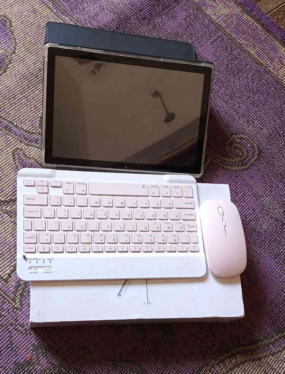ايباد للبيع نضيف السعر 90 شراي يراسلني خاص او واتساب ***********
